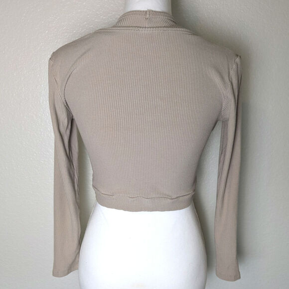Cider Ribbed Buckle Long Sleeve Beige Crop Top Women Size M Avant Garde - Picture 2 of 11
